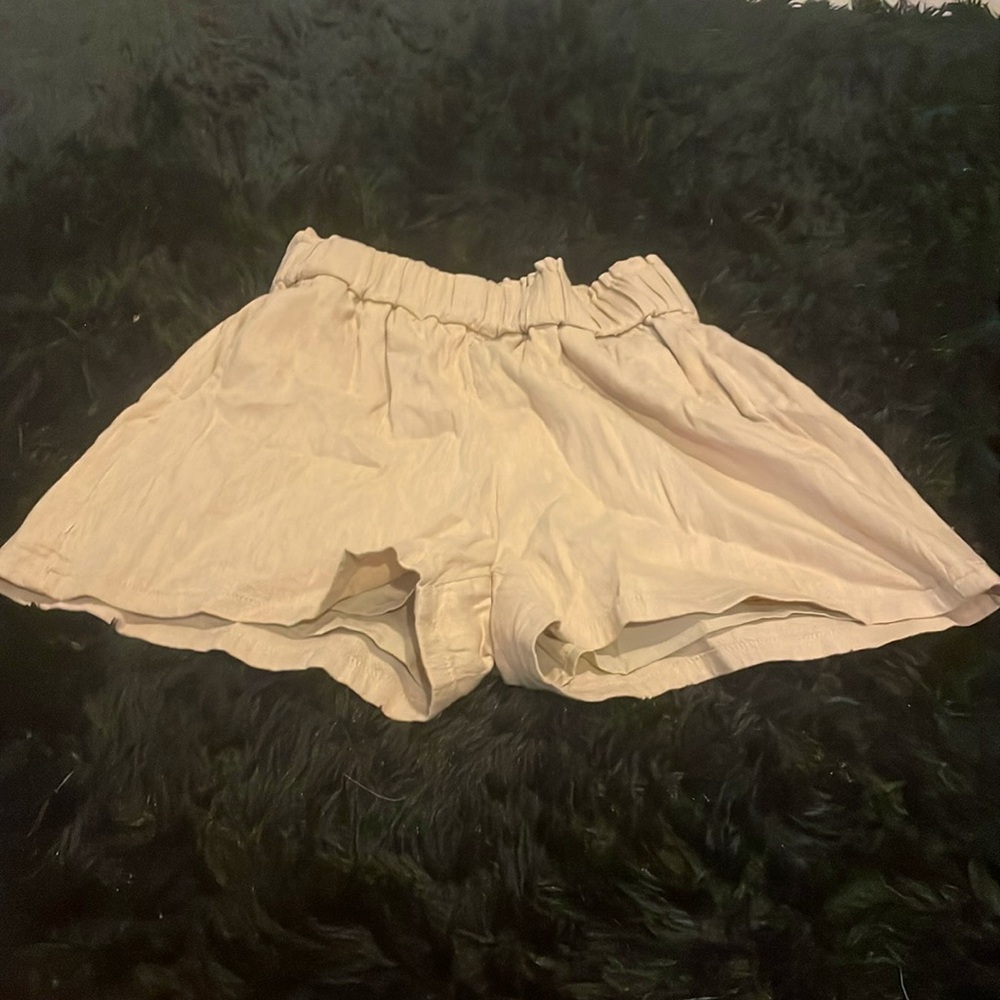 Tan Hollister shorts